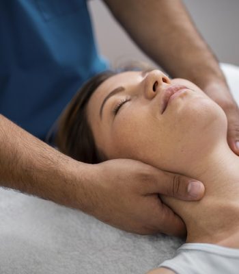 osteopathy-patoient-getting-tretment-massage_02